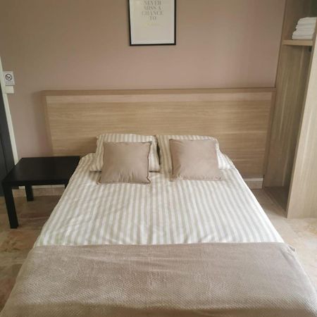 Appartement 2 , Disneyland - Parking Gratuit - Maison Des Platanes Meaux Exterior photo